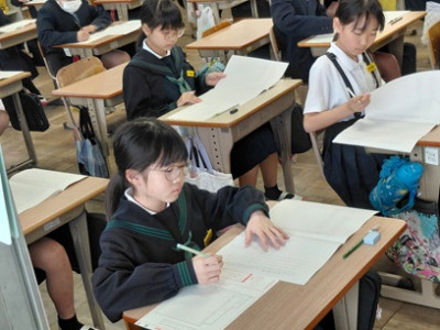 1358